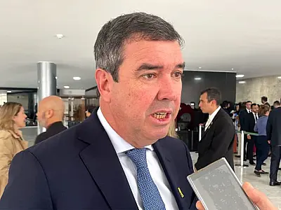 Eduardo Riedel participa de cerimônia em Brasília para oficializar operação de crédito com o BNDES