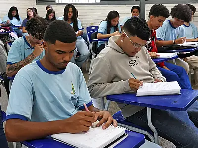 Pé-de-Meia: nascidos em maio e junho recebem hoje parcela de R$ 200
