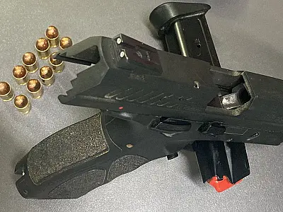 Colecionador de armas atira e mata "amigo" de longa data