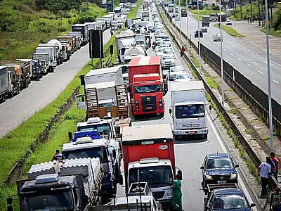 Caminhoneiros articulam paralisação nacional e cobram mudanças no setor de transporte