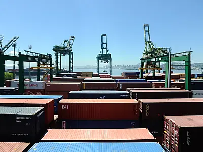 Indústria deve sentir efeitos das tarifas americanas, mas balança comercial tende a resistir