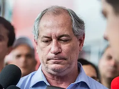 Ciro Gomes deixa o PDT e se aproxima do Centrão em busca de novo espaço para 2026