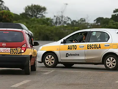 Lula autoriza fim da obrigatoriedade de autoescola para CNH; proposta gera controvérsias