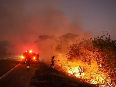 Militares intensificam ações noturnas para controlar incêndios no Pantanal