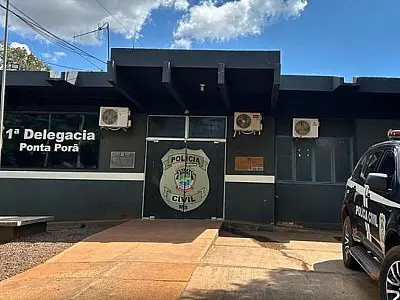 Homem causa pânico em escola infantil ao exibir órgão genital e ameaçar com facão