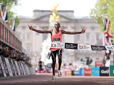 Recorde: queniano é o primeiro atleta a correr uma maratona em menos de 2 horas