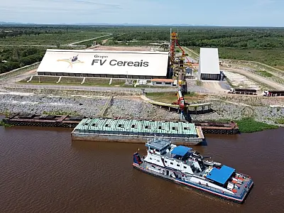Taxação fluvial argentina impulsiona embarques de soja e minério em Porto Murtinho