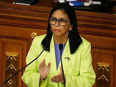 Presidente interina da Venezuela critica EUA e diz que país não aceitará "ordens de Washington"