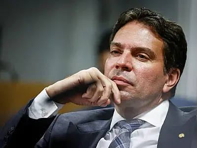 Dossiê de Ramagem sobre Flávio Bolsonaro revela tática de defesa política