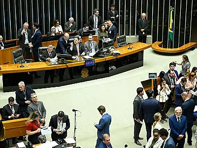 Senadores protocolam PEC alternativa sobre escala 6x1 e flexibilização da jornada de trabalho