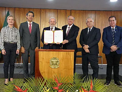 Lula sanciona programa para ampliar exportações de micro e pequenas empresas