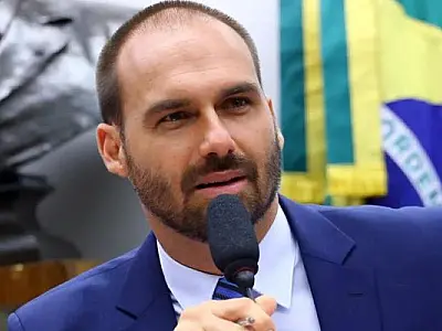 Eduardo Bolsonaro critica Moraes e alega falta de democracia no Brasil