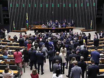 Câmara dá urgência ao PL da Anistia; projeto avança com controvérsia
