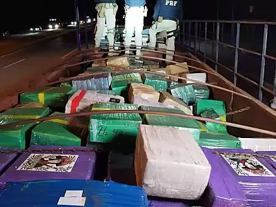 Maior apreensão de maconha do ano em MS: PRF intercepta carreta com 26 toneladas da droga