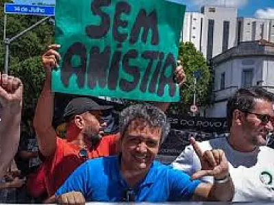 Manifestantes vão às ruas de Campo Grande contra blindagem de políticos e anistia