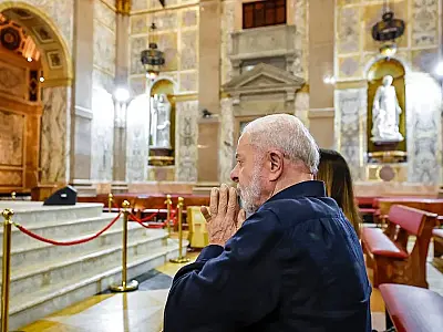 Lula e Janja rezam em basílica de Belém após pane em avião