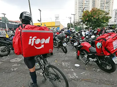 Lula anuncia linha de crédito para financiamento de motos voltada a entregadores e apps