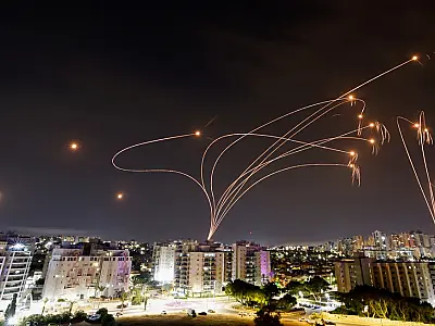 Irã lança ataque com mais de 100 drones contra Israel