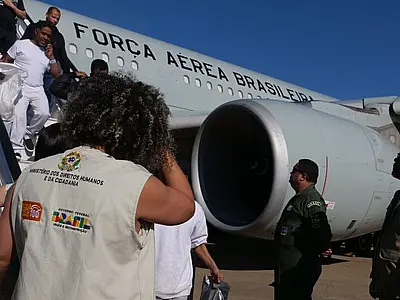 Governo repatria 110 brasileiros dos EUA em nova operação do 'Aqui é Brasil'