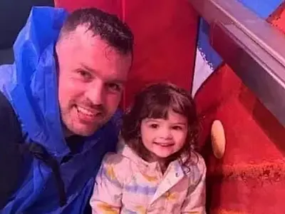 Pai é acusado de homicídio após filha morrer sufocada pelo calor em carro