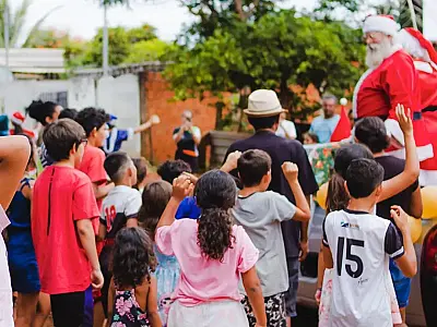 Associação de Mulheres das Favelas promove campanha para garantir Natal digno a 2 mil famílias