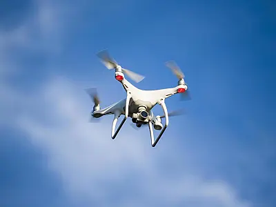 Drone com câmera 4K e voo estável é opção acessível para quem quer começar no hobby