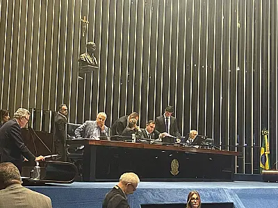 Oposição reúne assinaturas para impeachment de Moraes; Ministros do STF defendem o magistrado