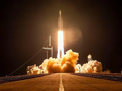 Avião espacial ultrassecreto dos EUA é lançado com sucesso com ajuda da SpaceX