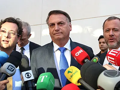 Advogado de Bolsonaro rebate acusações de importunação a baleia