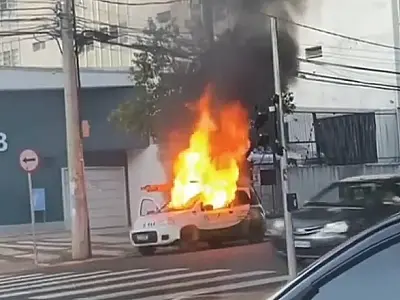 Incêndio em veículo assusta motoristas e causa transtornos em Campo Grande