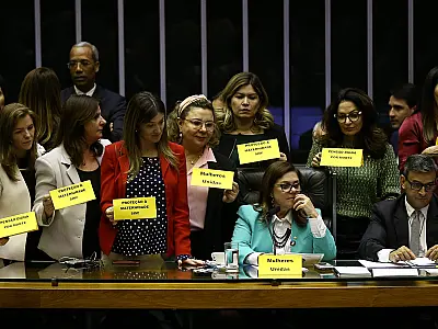 Bancada feminina do Congresso critica demissões de mulheres em cargos de alto escalão no governo