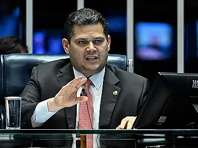 Após rejeição da CCJ, Alcolumbre manda arquivar PEC da Blindagem