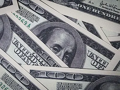Dólar e Ibovespa têm variações discretas em meio a impasse entre EUA e Irã