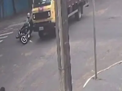 Mulher morre após ser atropelada por caminhão nas Moreninhas; motorista fica em estado de choque