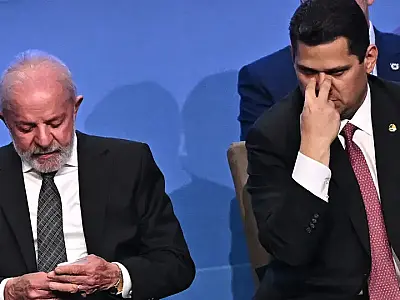 Alcolumbre resiste a clima de tensão e espera manifestação de Lula após indicação ao STF