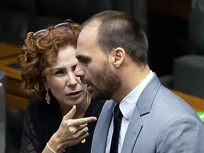 Motta afirma que casos de Zambelli e Eduardo Bolsonaro seguirão o regimento da Câmara