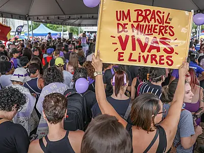Órfãos de vítimas de feminicídio passam a ter direito a pensão INSS