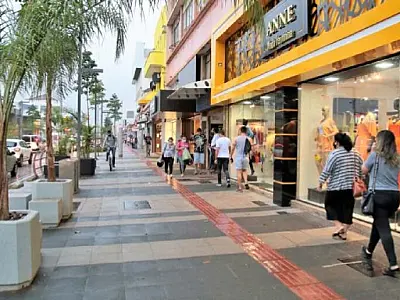 Horário estendido do comércio de Campo Grande visa atender às compras de Natal