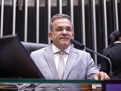 Deputado Vander Loubet revela diagnóstico de câncer e afirma que seguirá em tratamento com otimismo
