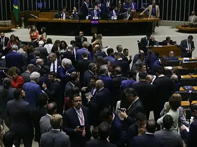 Câmara aprova isenção de IR até R$ 5 mil e cria taxação para super-ricos