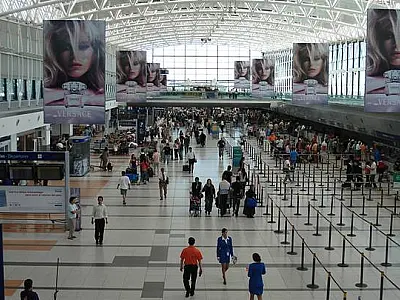 Greve geral na Argentina provoca cancelamento de voos entre Brasil e Argentina por companhias aéreas