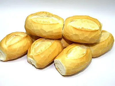 Bebê morre após engasgar com pão francês