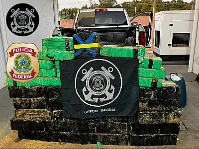 Polícia Federal apreende 526 kg de maconha em embarcação no Rio Paraná, em MS