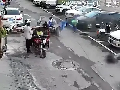 Criança chinesa escapa por pouco de explosão em bueiro após incidente com fogos de artifício