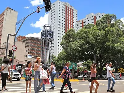 Dia dos Namorados: Pesquisa revela que fluxo de vendas no comércio da Capital pode chegar em 59%
