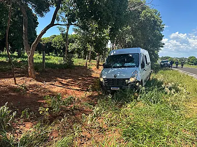 Pistoleiros executam motorista de van na BR-060; suspeitos são presos em flagrante
