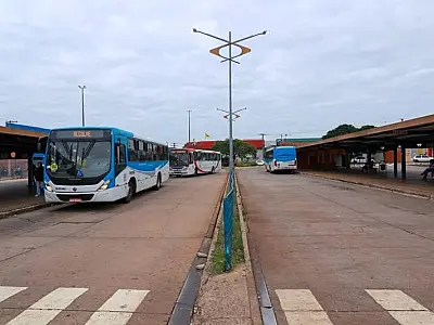 Homem é flagrado assediando mulher com deficiência e acaba preso em terminal de ônibus
