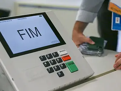 Fundo eleitoral de R$ 4,9 bi para as eleições municipais de 2024 é sancionado