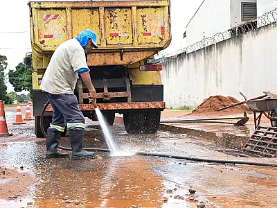 Após chuva, Prefeitura mantém força-tarefa para recuperar estragos e atender famílias em Campo Grand