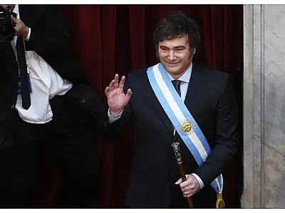 Milei assume a presidência da Argentina em cerimônia com escassa representação internacional